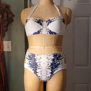 Stylish Women's Swimwear Set - White and Blue